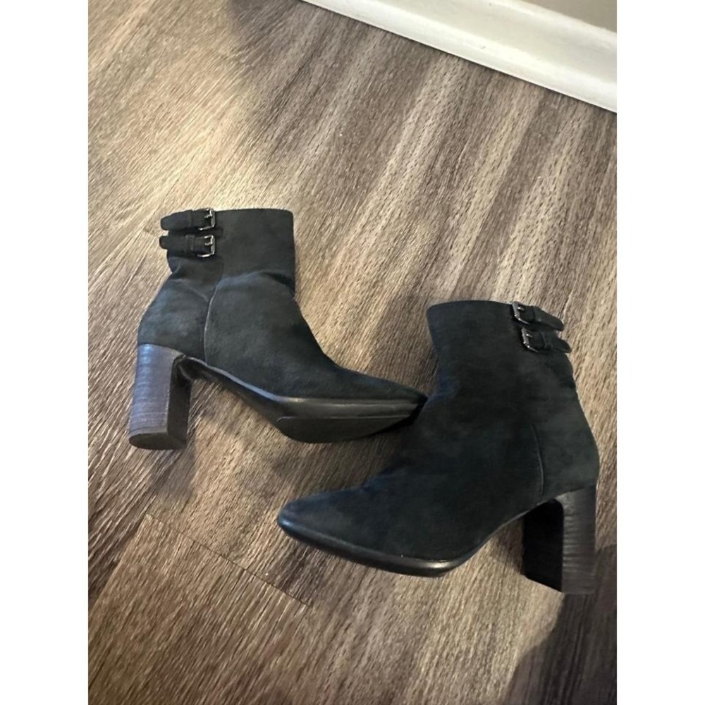 Aquatalia Black Suede Buckle Block Heel Ankle Boots Made in Italy Size 7.5 - Picture 2 of 8